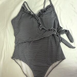 Cupshe Navy Blue and White Striped One Piece Swimsuit